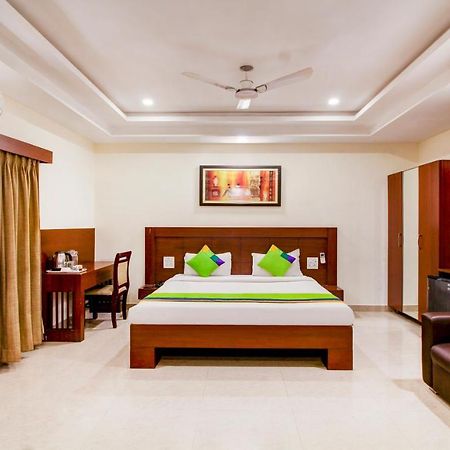 Treebo Trend Hotel Jp Plaza Nampally 하이데라바드 외부 사진