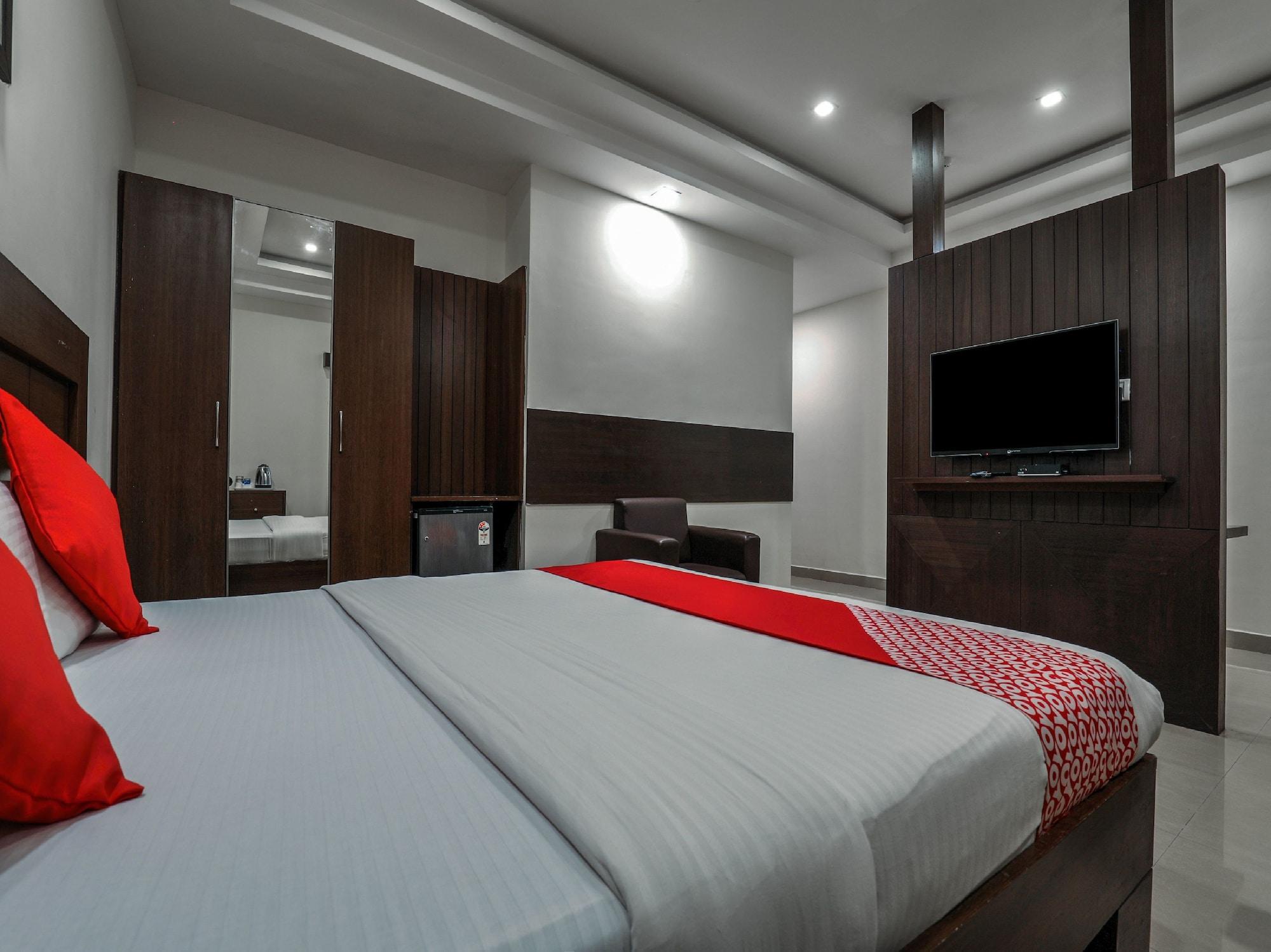 Treebo Trend Hotel Jp Plaza Nampally 하이데라바드 외부 사진