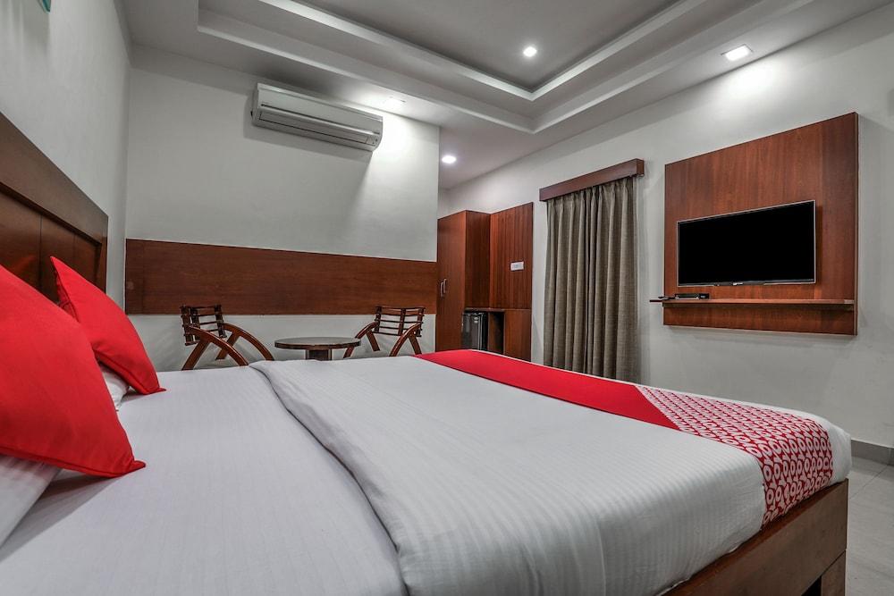 Treebo Trend Hotel Jp Plaza Nampally 하이데라바드 외부 사진