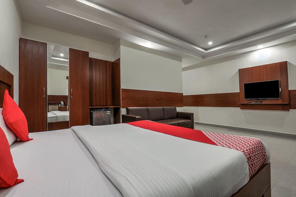 Treebo Trend Hotel Jp Plaza Nampally 하이데라바드 외부 사진