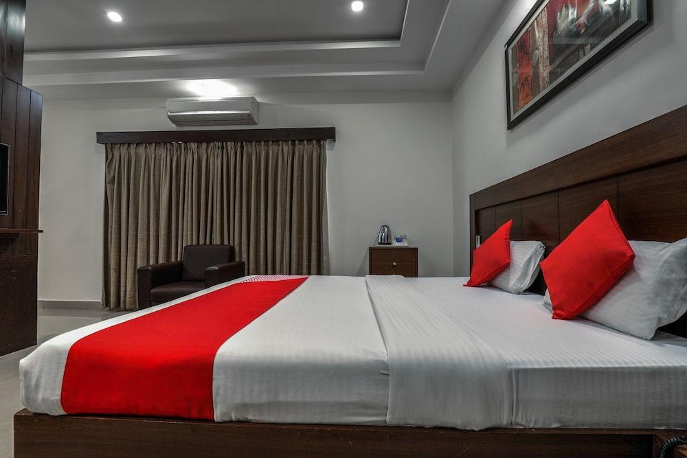 Treebo Trend Hotel Jp Plaza Nampally 하이데라바드 외부 사진