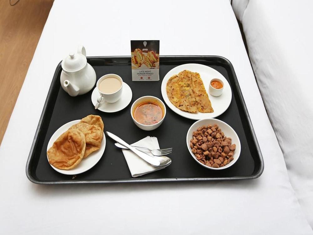 Treebo Trend Hotel Jp Plaza Nampally 하이데라바드 외부 사진