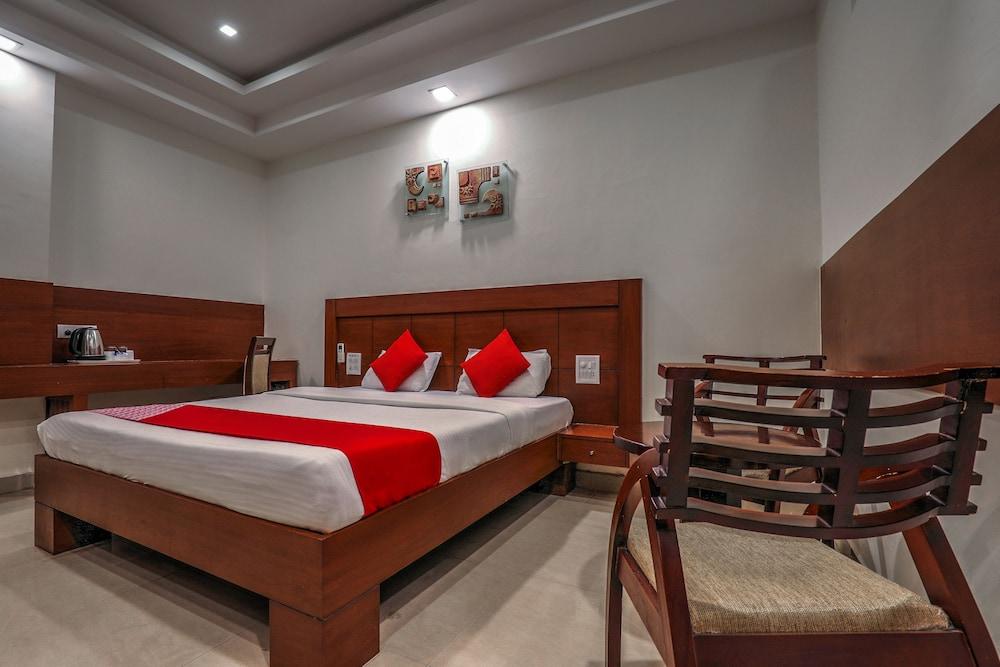 Treebo Trend Hotel Jp Plaza Nampally 하이데라바드 외부 사진