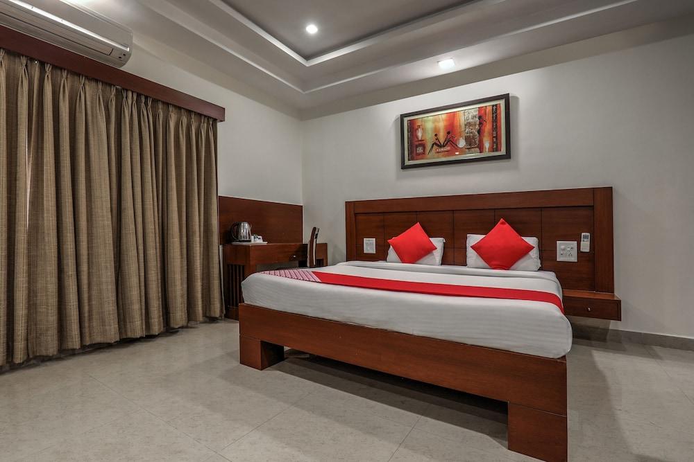 Treebo Trend Hotel Jp Plaza Nampally 하이데라바드 외부 사진