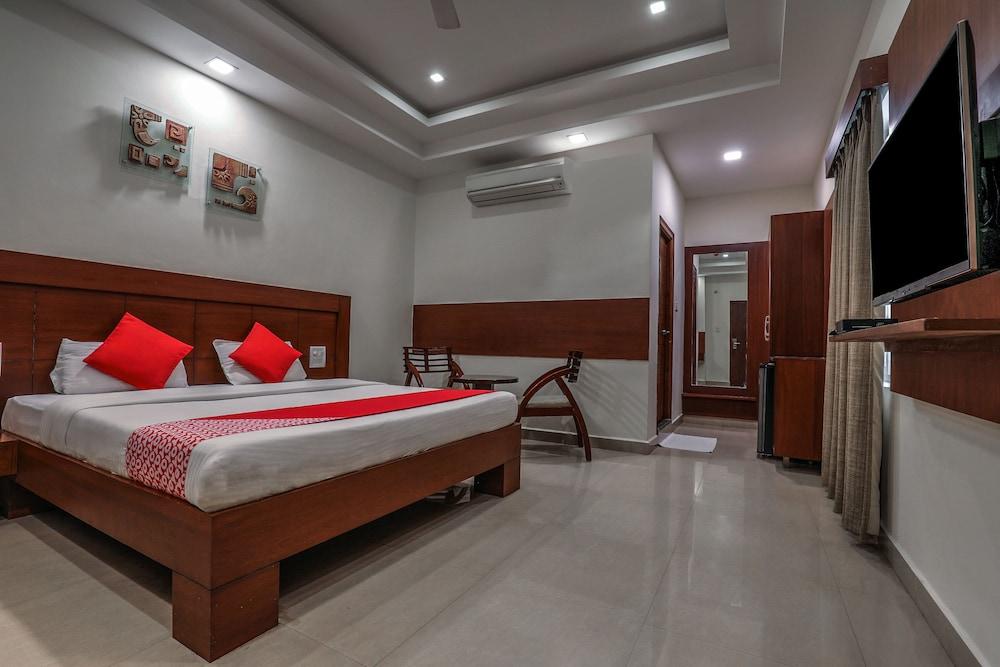 Treebo Trend Hotel Jp Plaza Nampally 하이데라바드 외부 사진