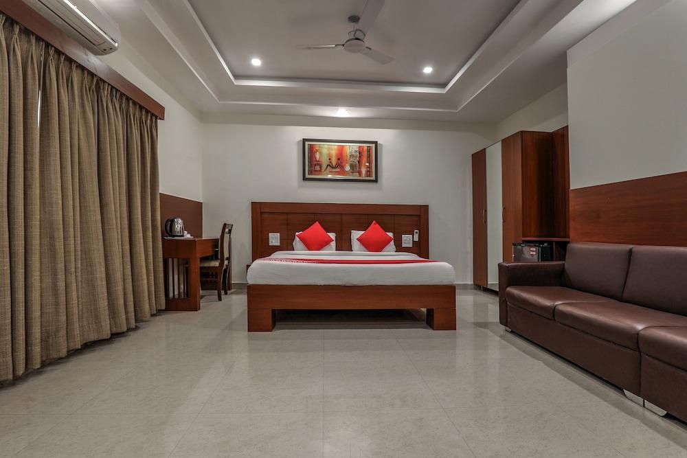 Treebo Trend Hotel Jp Plaza Nampally 하이데라바드 외부 사진