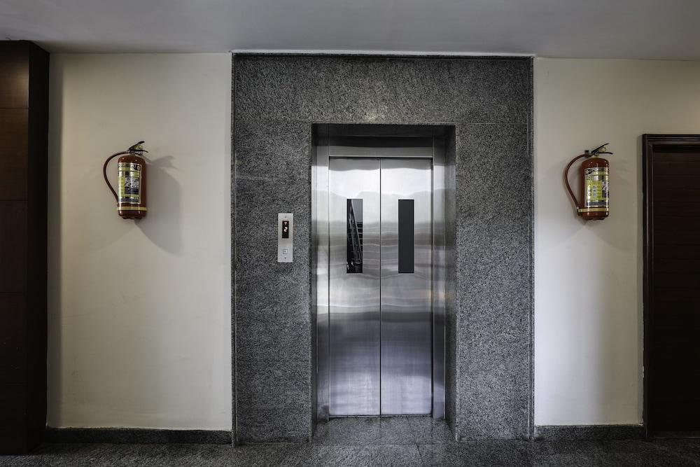 Treebo Trend Hotel Jp Plaza Nampally 하이데라바드 외부 사진