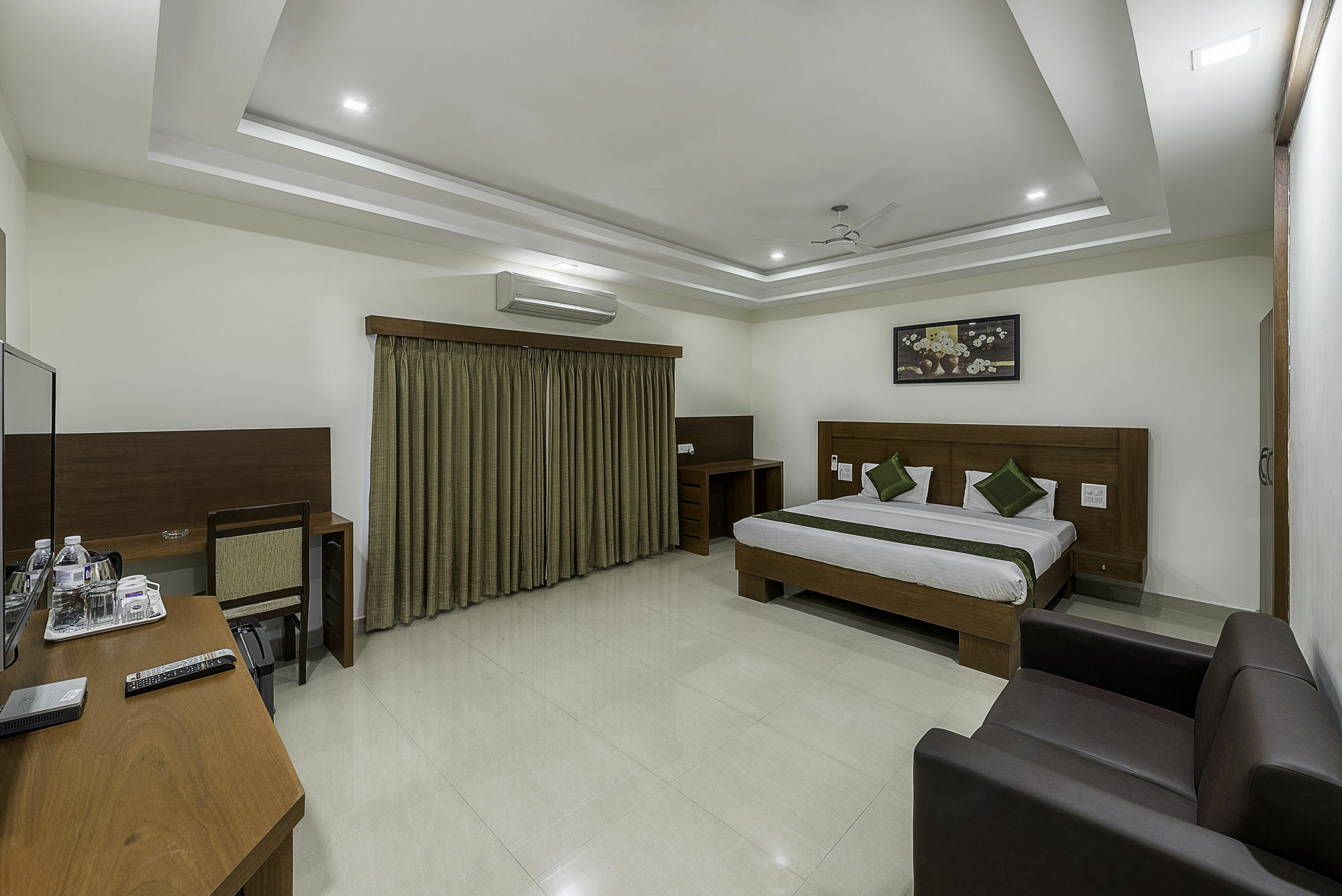 Treebo Trend Hotel Jp Plaza Nampally 하이데라바드 외부 사진