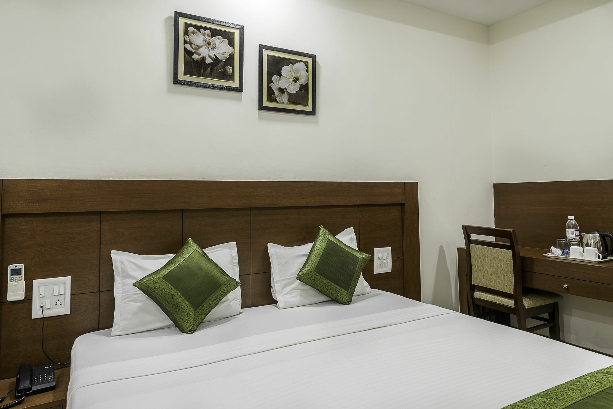Treebo Trend Hotel Jp Plaza Nampally 하이데라바드 외부 사진
