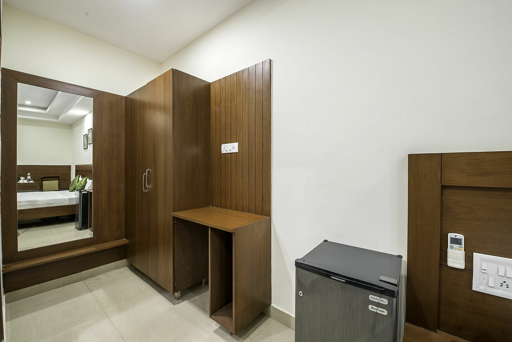 Treebo Trend Hotel Jp Plaza Nampally 하이데라바드 외부 사진