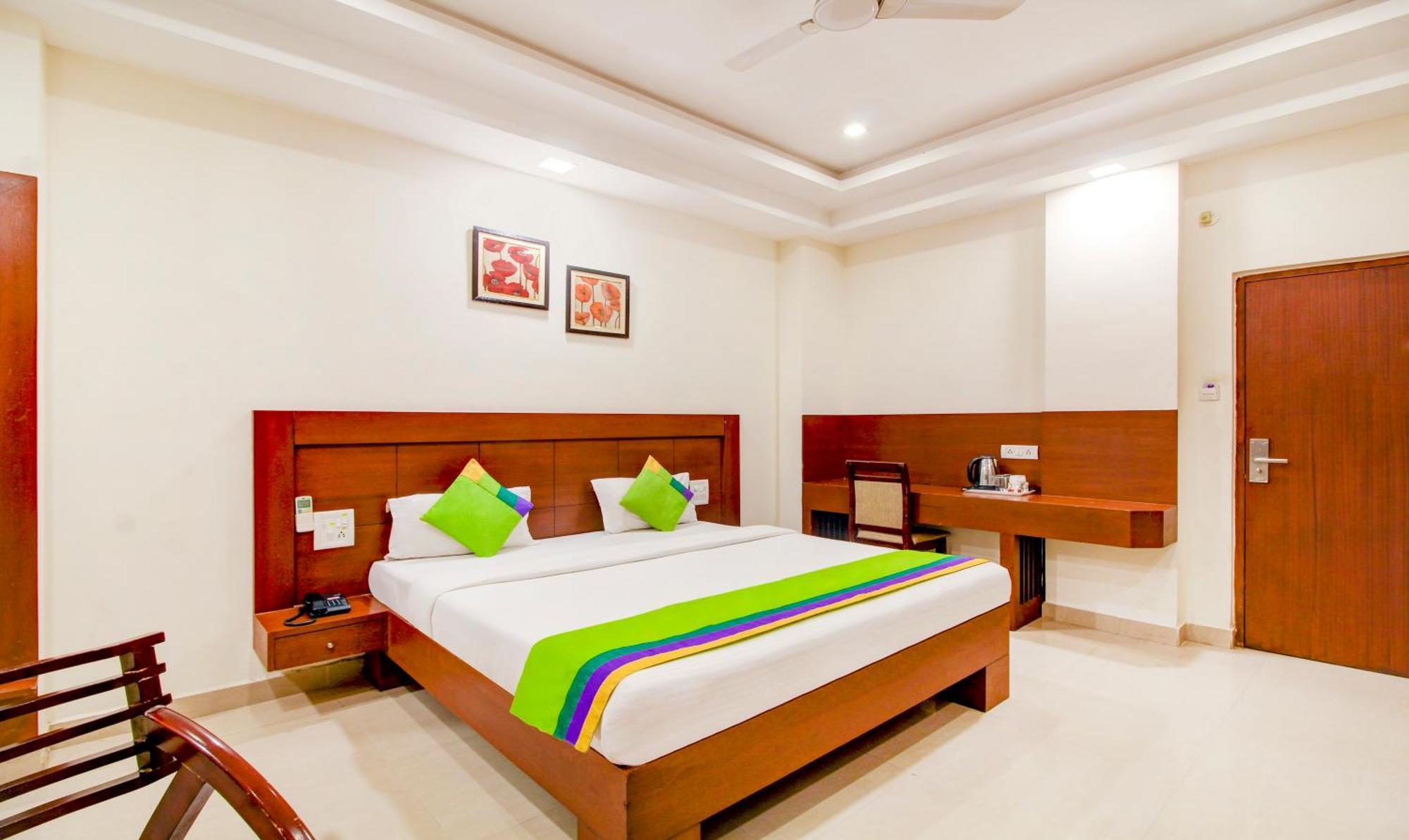 Treebo Trend Hotel Jp Plaza Nampally 하이데라바드 외부 사진