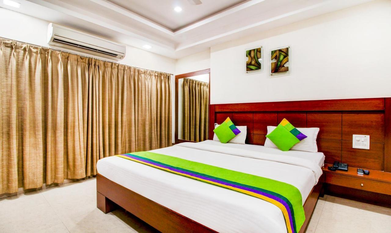 Treebo Trend Hotel Jp Plaza Nampally 하이데라바드 외부 사진