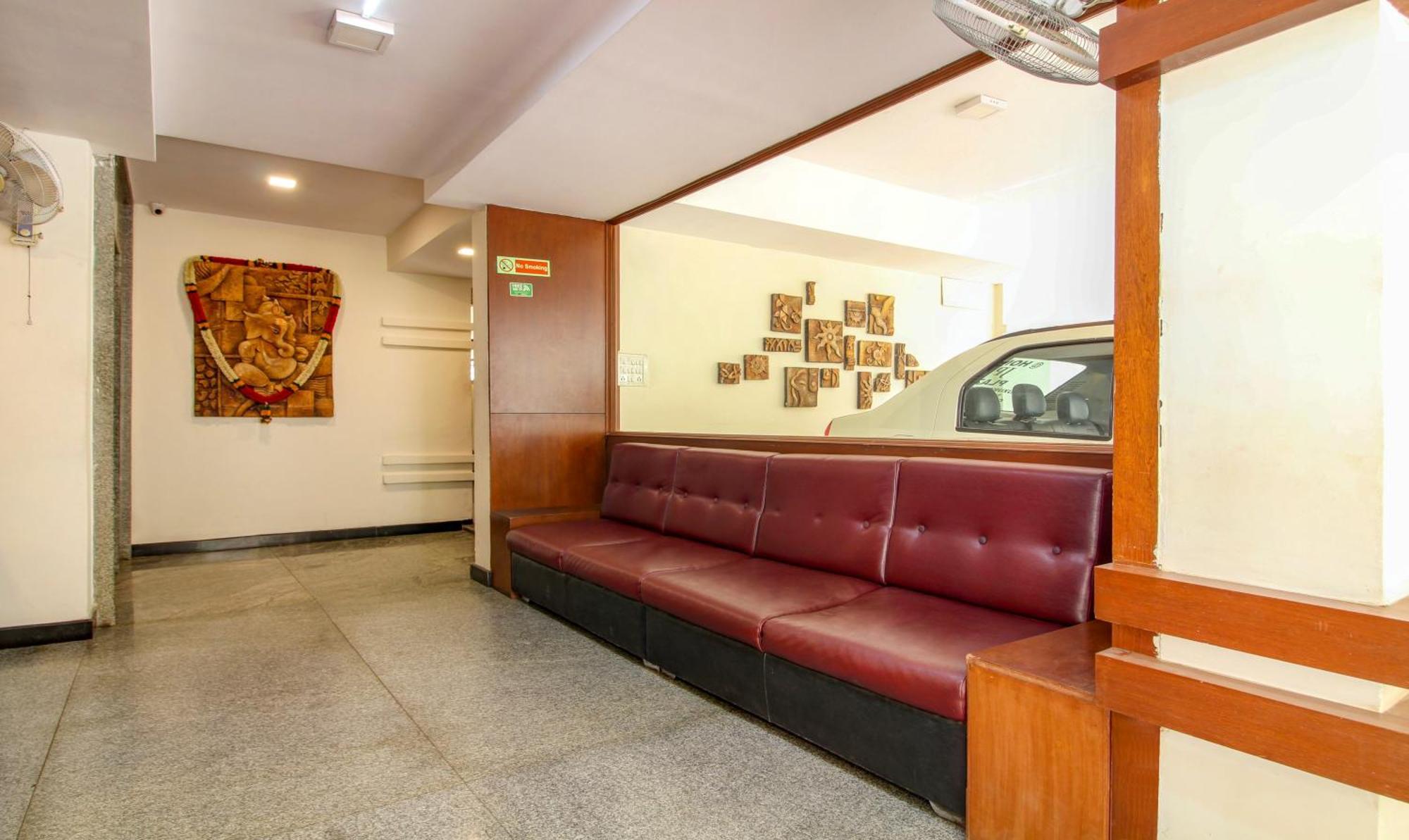 Treebo Trend Hotel Jp Plaza Nampally 하이데라바드 외부 사진