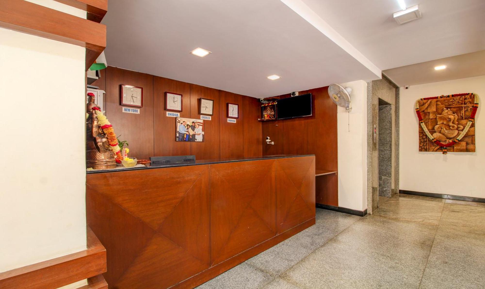 Treebo Trend Hotel Jp Plaza Nampally 하이데라바드 외부 사진