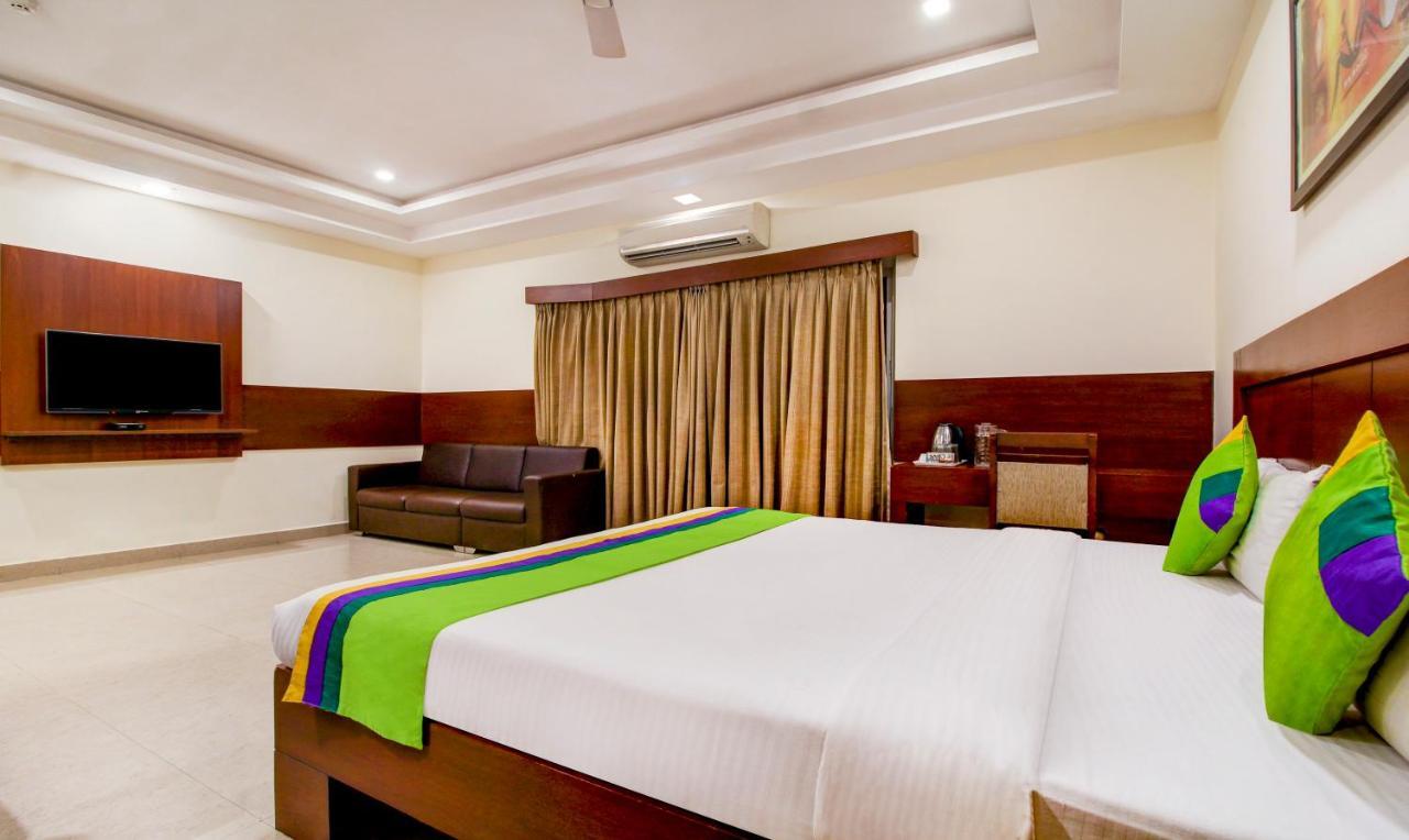 Treebo Trend Hotel Jp Plaza Nampally 하이데라바드 외부 사진