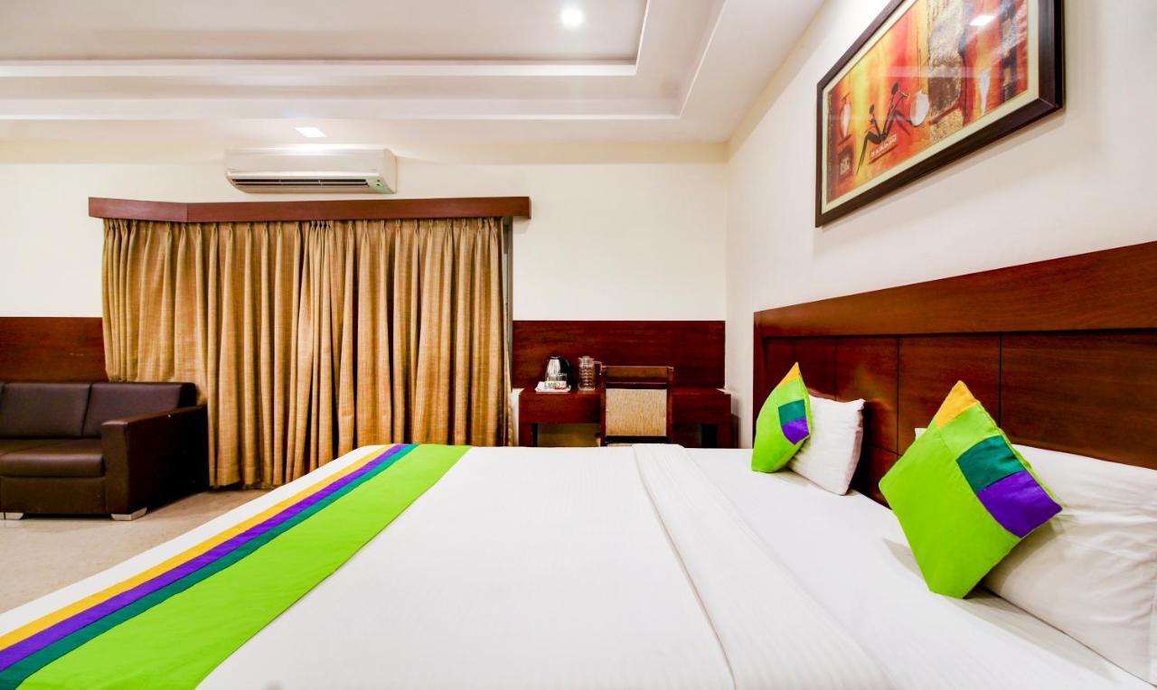 Treebo Trend Hotel Jp Plaza Nampally 하이데라바드 외부 사진