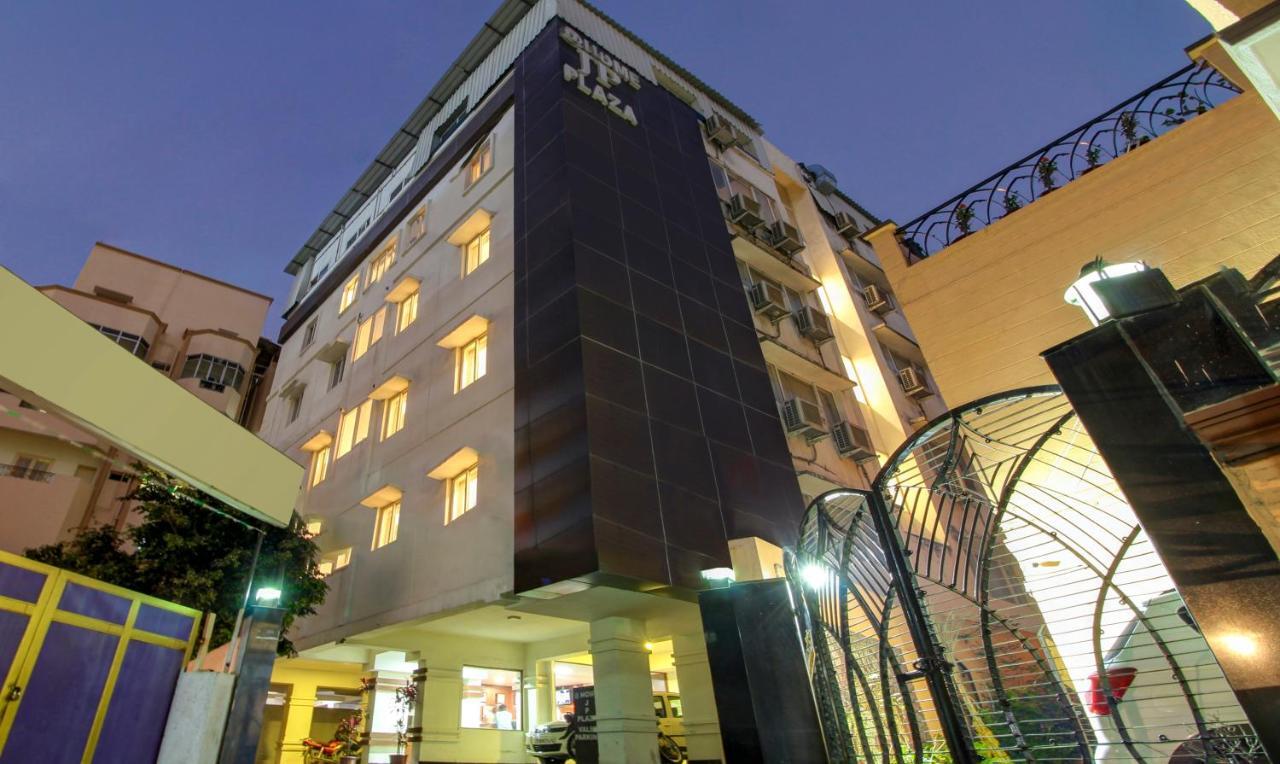 Treebo Trend Hotel Jp Plaza Nampally 하이데라바드 외부 사진