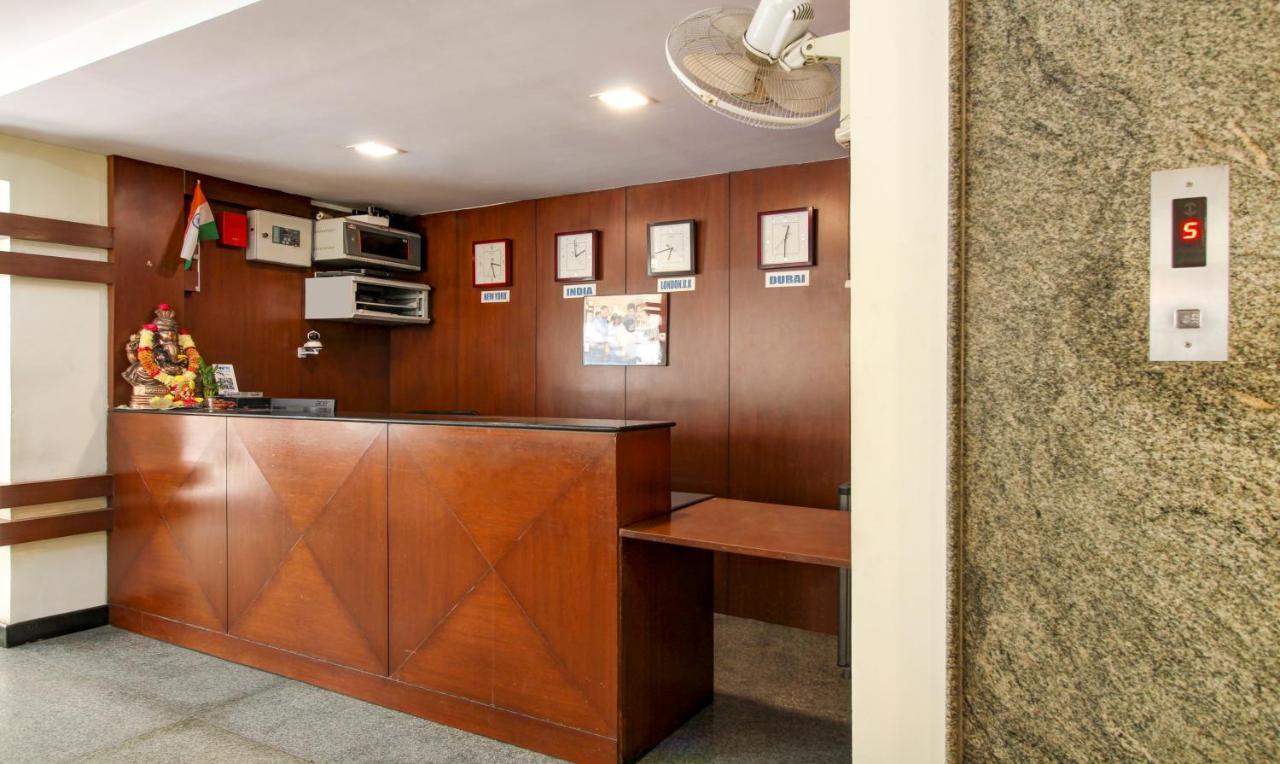 Treebo Trend Hotel Jp Plaza Nampally 하이데라바드 외부 사진