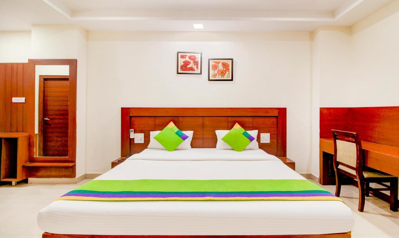 Treebo Trend Hotel Jp Plaza Nampally 하이데라바드 외부 사진