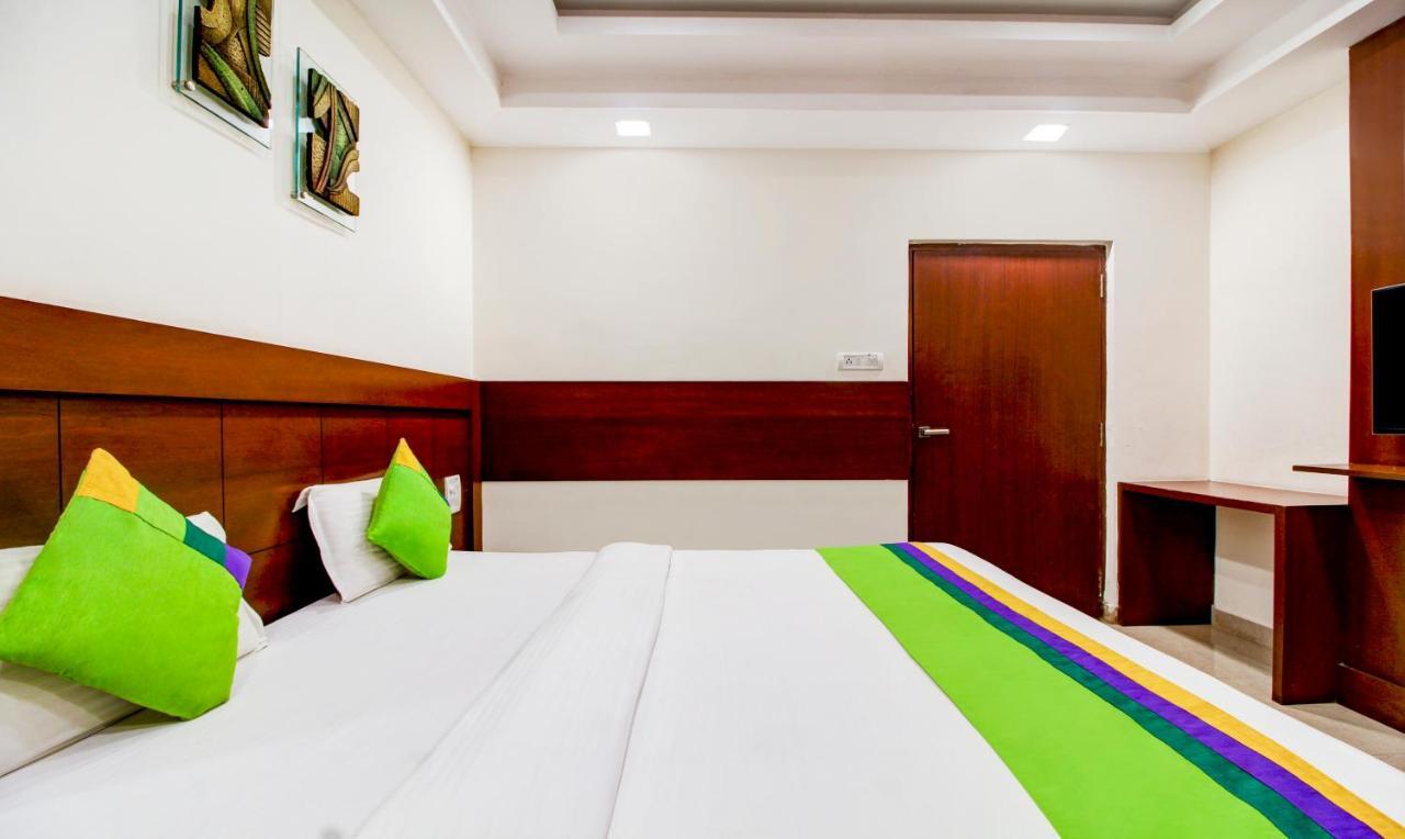 Treebo Trend Hotel Jp Plaza Nampally 하이데라바드 외부 사진